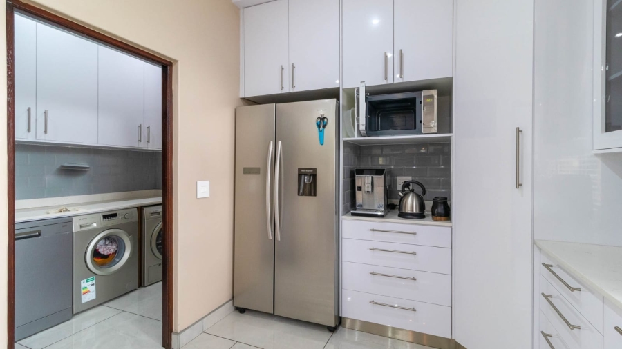 5 Bedroom Property for Sale in Klein Zevenwacht Western Cape